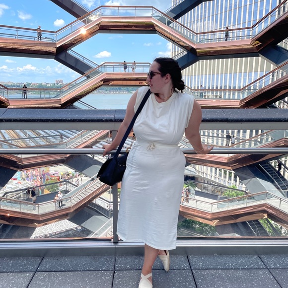 Welcome to my Closet! About me below ⬇️ - Picture 4 of 11